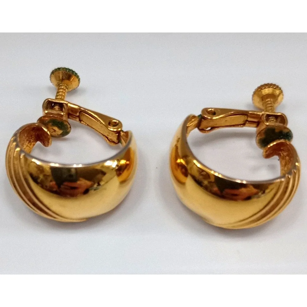 Vintage Napier Gold Tone Hoop Earrings‎ Clip On Screw Back Signed Retro